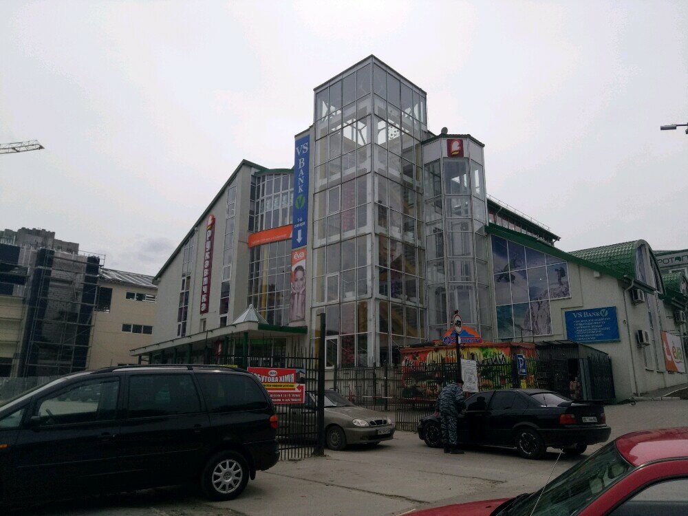 Evening dresses salon Bene, Lviv, photo