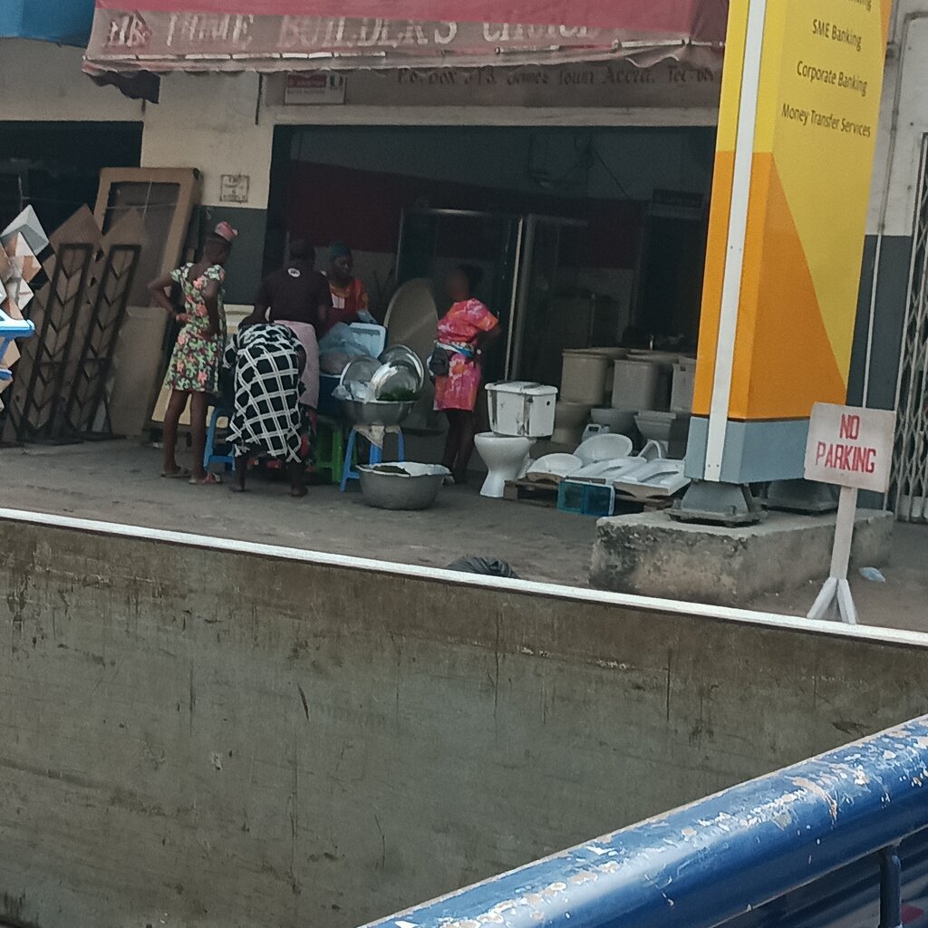 Bathroom furniture Home Builder's Choice, Accra, photo