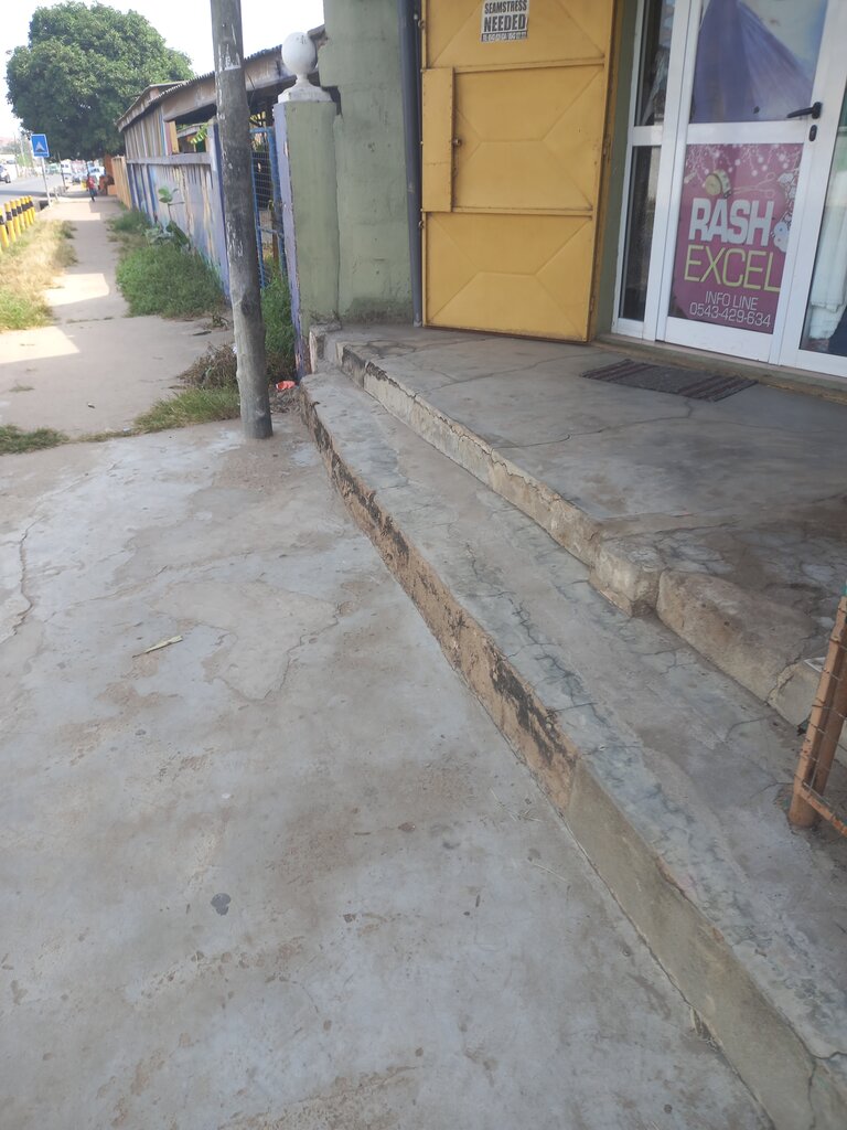 Clothing store Rash Excel, Accra, photo