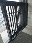 Devyatkin (Mamina-Sibiryaka Street, 85), puertas y portones automáticos