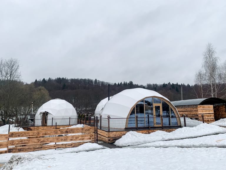 Фото Купольные дома-сферы на ферме