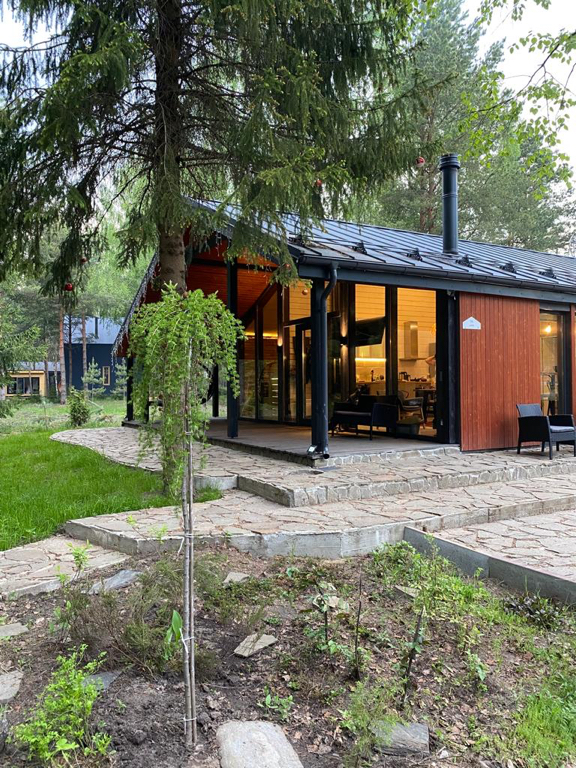 Фото Домик в соснах