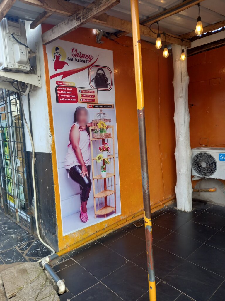 Fashion house Shiney Gal Closet, Accra, photo