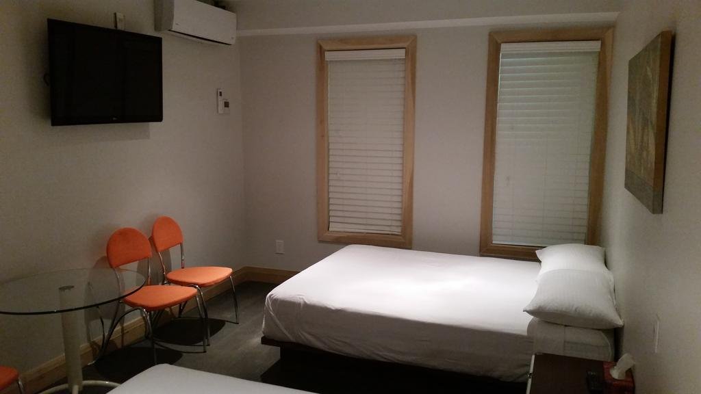 Фото Dundas Apartments & Suites