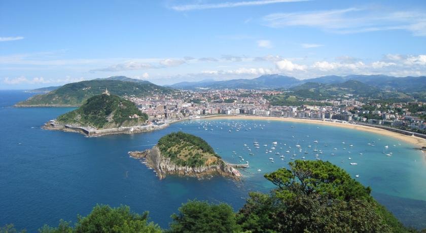 Фото Villa de Ermua Hotel