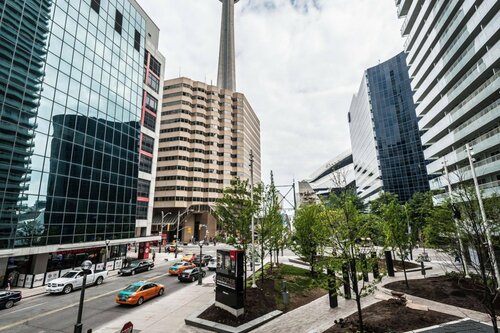 Гостиница Life Suites Loft - Cn Tower в Торонто
