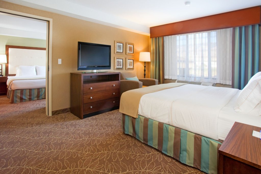 Фото Holiday Inn Express Hotel & Suites Logan, an Ihg Hotel