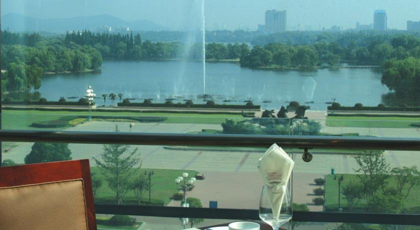 Фото Haiwaihai Crown Hotel