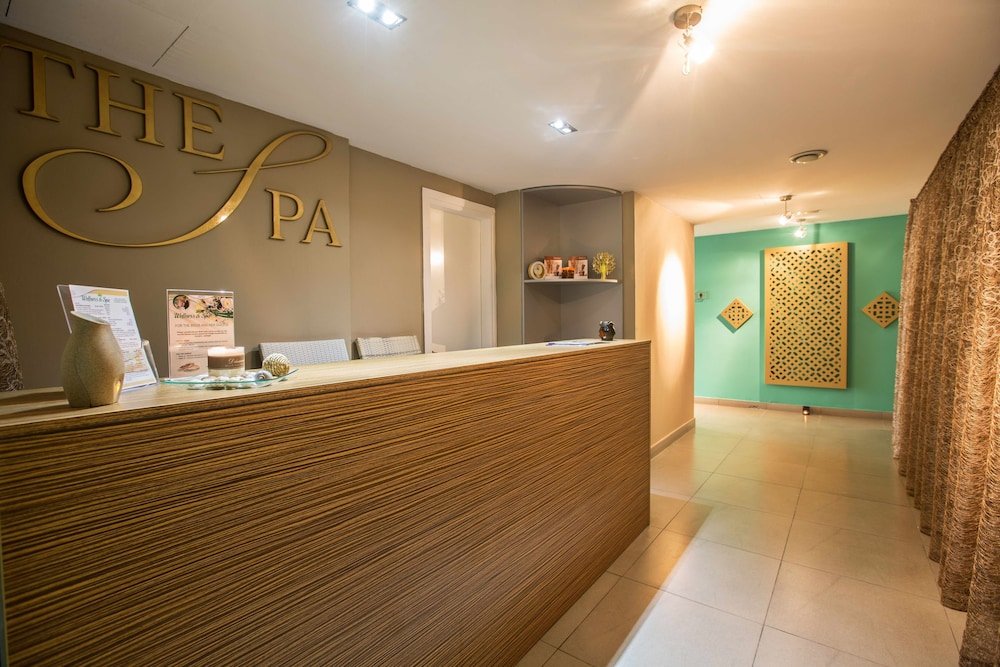 Фото Vrissiana Beach Hotel
