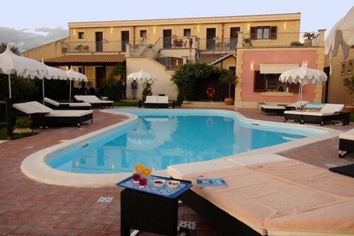 Внешний вид отеля Hotel La Corte del Sole в Ното, фото 1