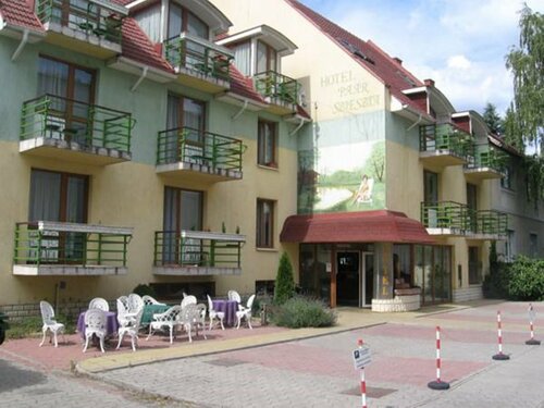 Гостиница Hotel Pa& xE1; r Szieszta в Дьёре