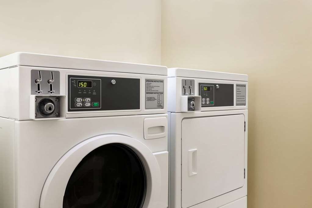 Фото Days Inn & Suites by Wyndham Thompson