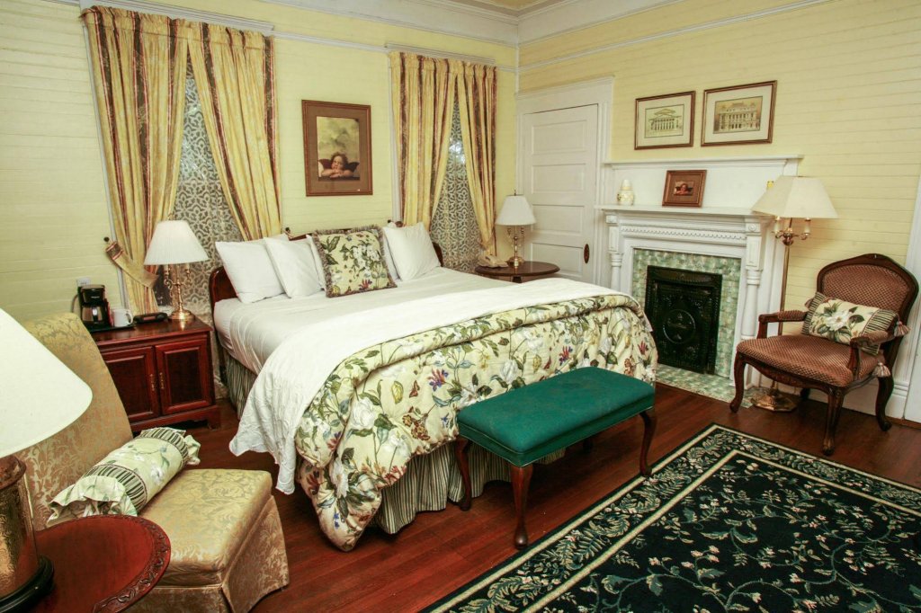 Фото Coombs Inn & Suites