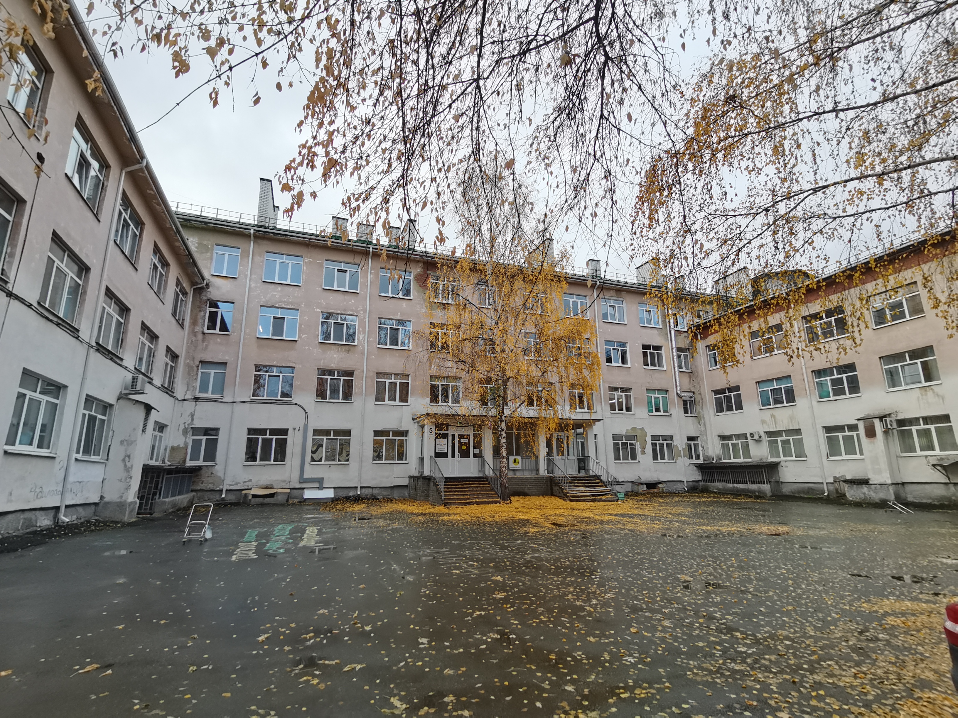 Дагестанская 3 екатеринбург больница фото Yekaterinburg, Dagestanskaya st house 3/1. birthing centre
