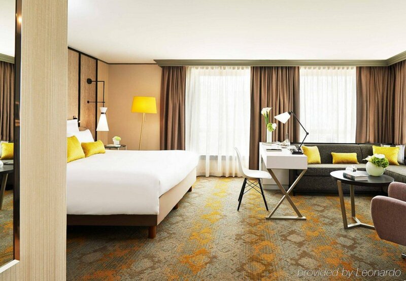 Гостиница Renaissance Paris La Defense Hotel в Пюто