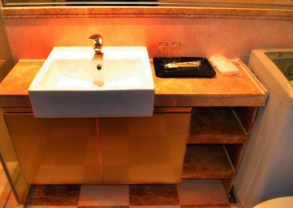 Фото Modern Family Inn