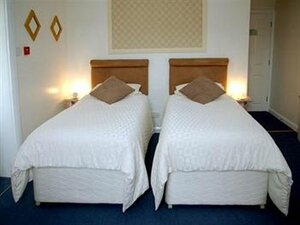 Racing Greens B&b (70 South Terrace,Littlehampton BN17 5LQ,), hotel