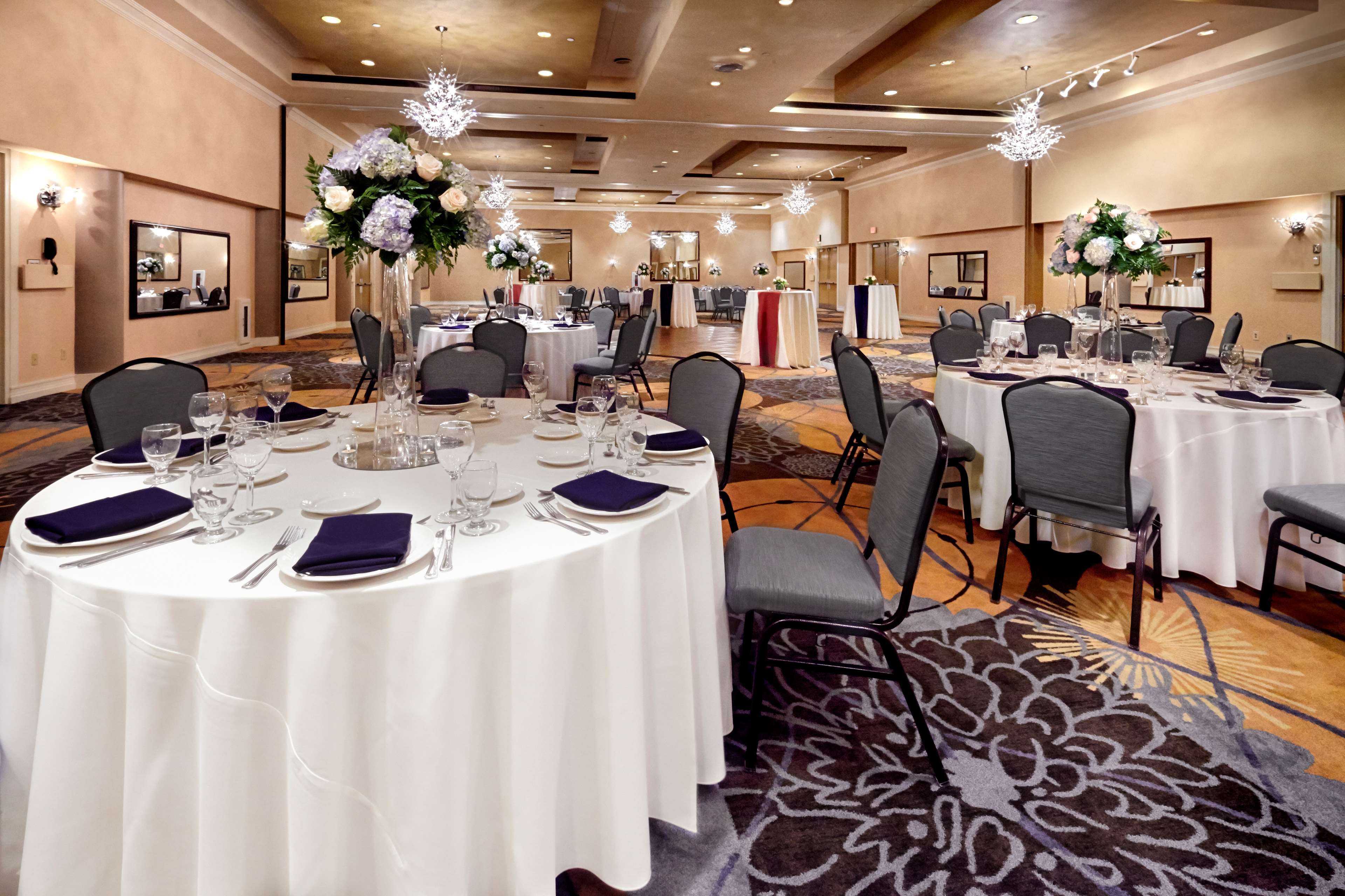 Фото Doubletree by Hilton Orlando Downtown