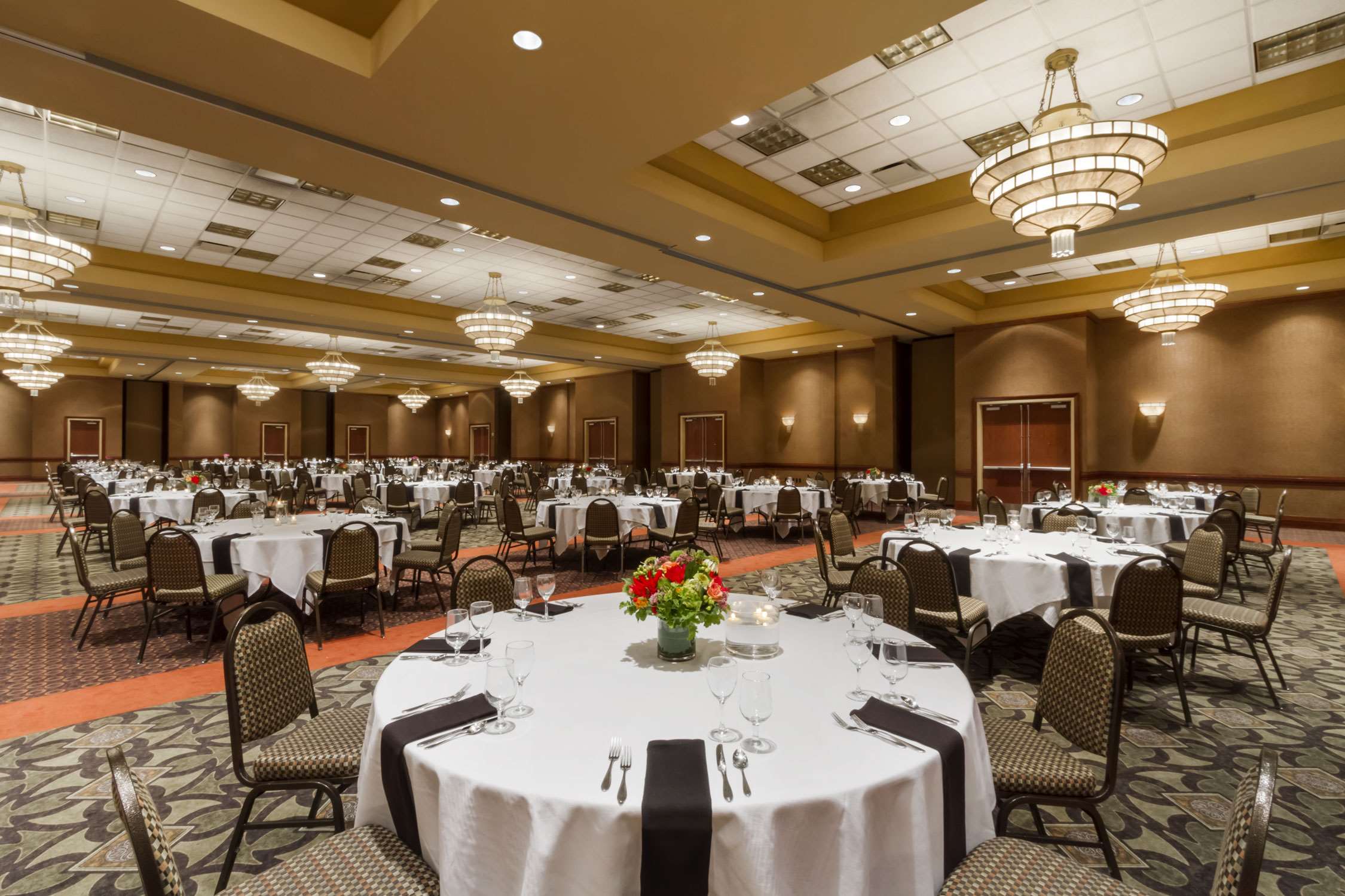 Фото Embassy Suites by Hilton Portland Airport