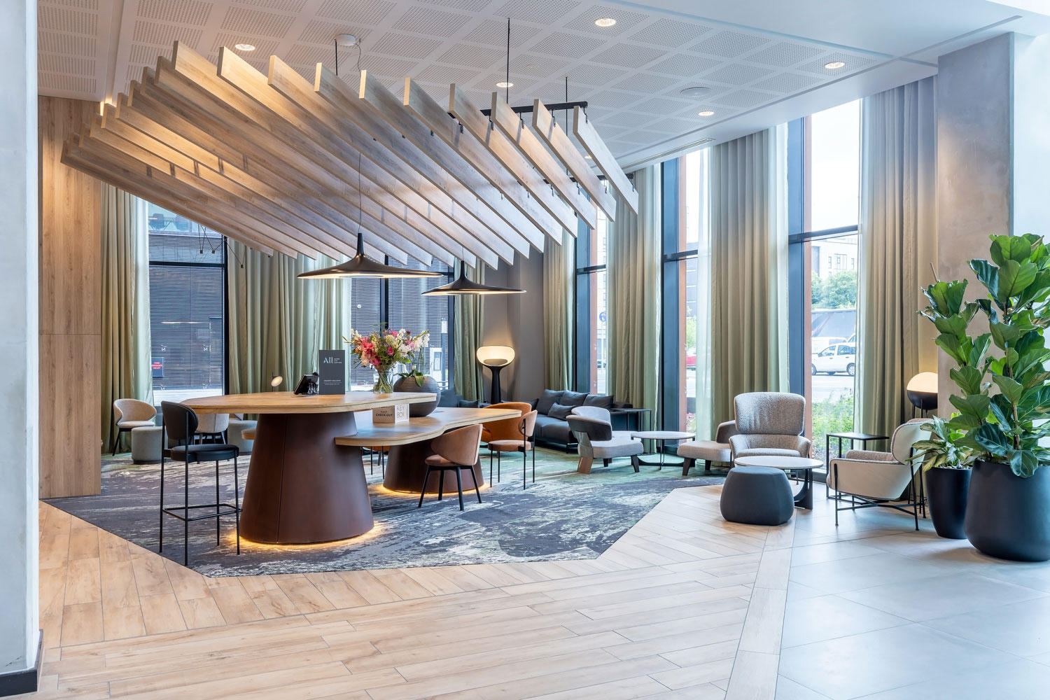 Фото Novotel Liverpool Paddington Village