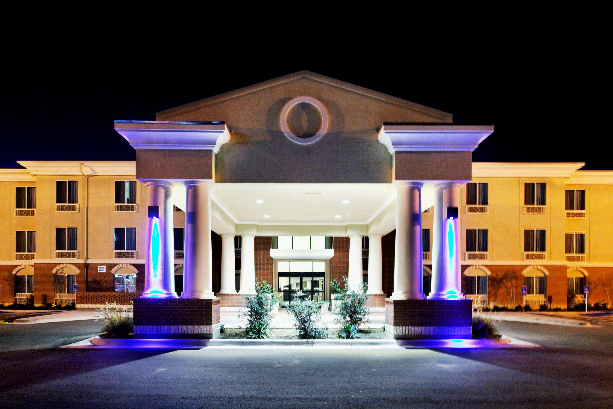 Фото Holiday Inn Express Hotel & Suites Ozona, an Ihg Hotel