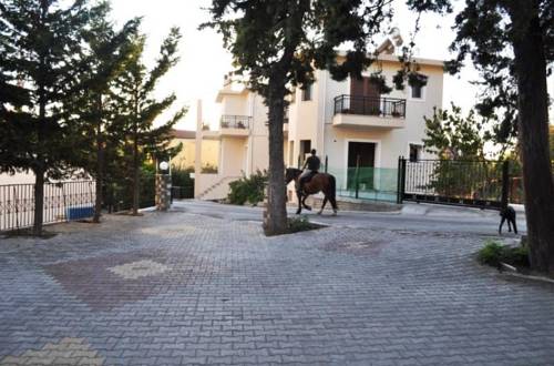 Фото Hotel Defkalion