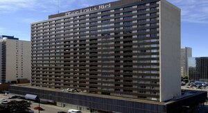 Гостиница Place Louis Riel Suite Hotel в Виннипеге