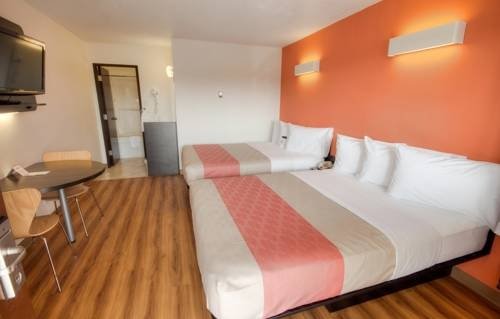 Фото Motel 6 Lethbridge