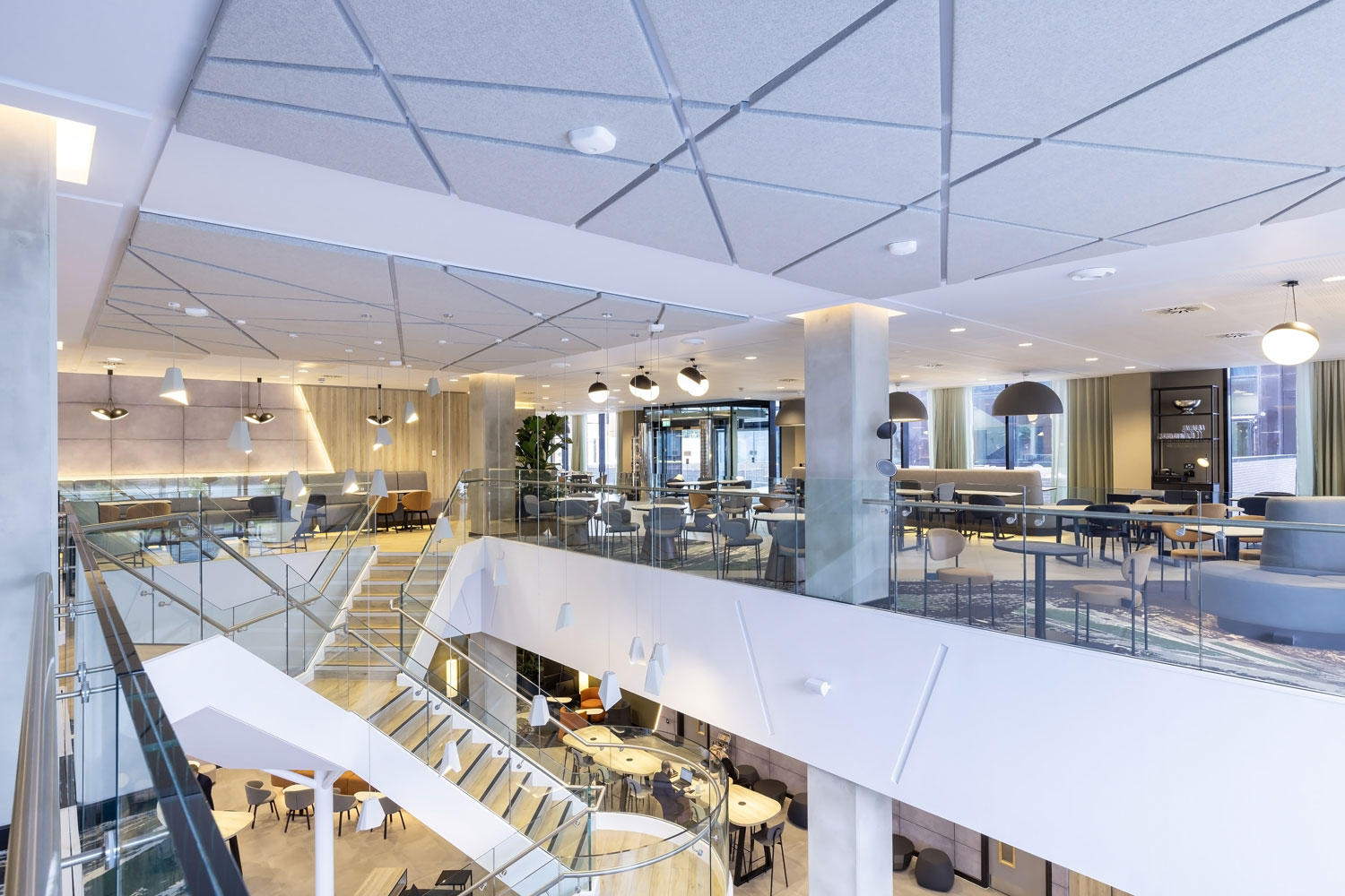 Фото Novotel Liverpool Paddington Village