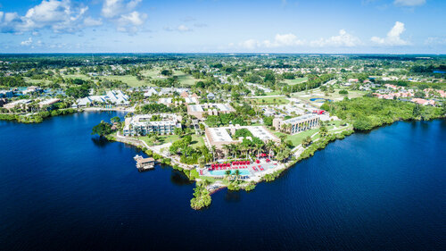 Гостиница Sandpiper Bay в Порт Сент Луси
