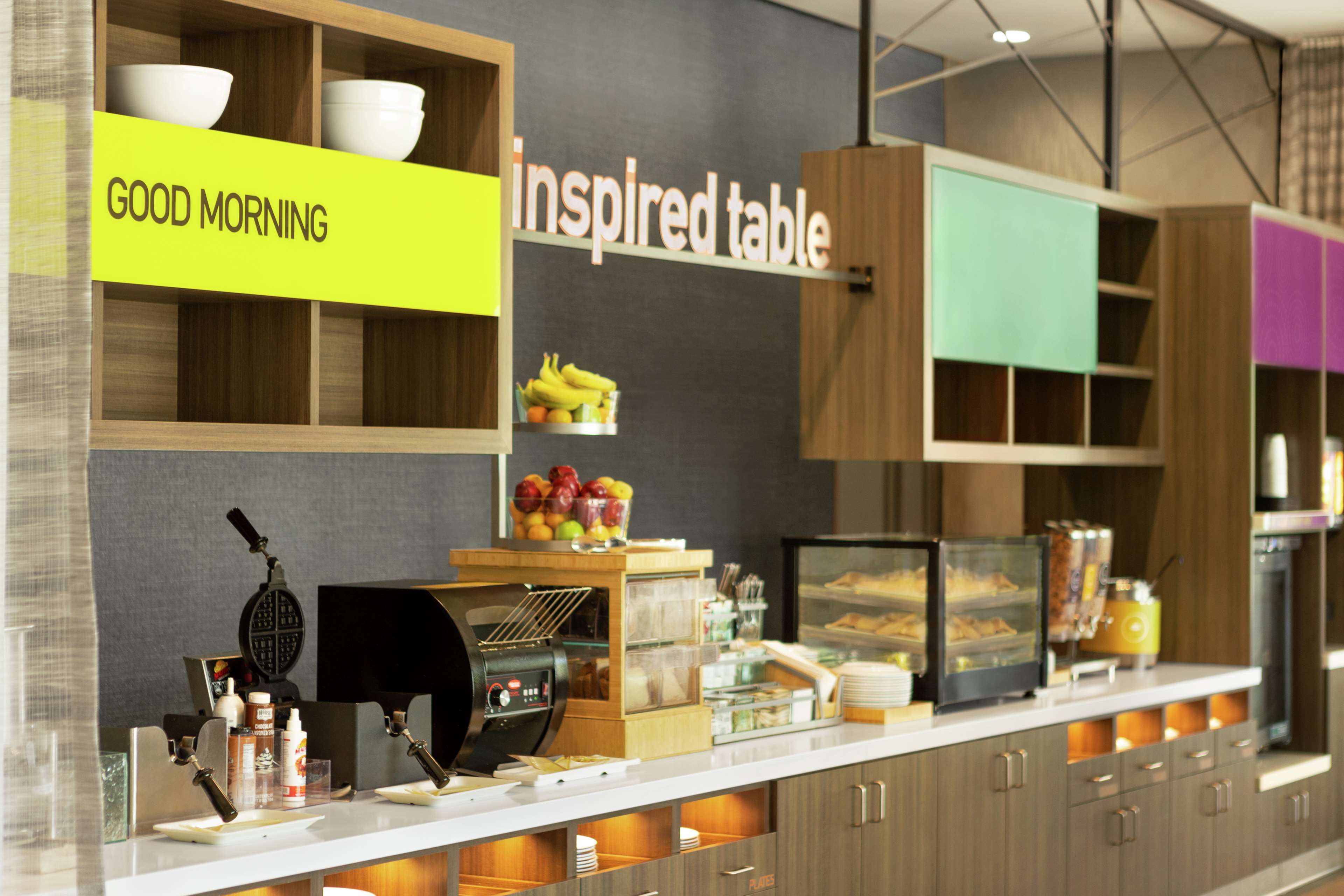 Фото Hampton Inn & Suites Minneapolis University Area