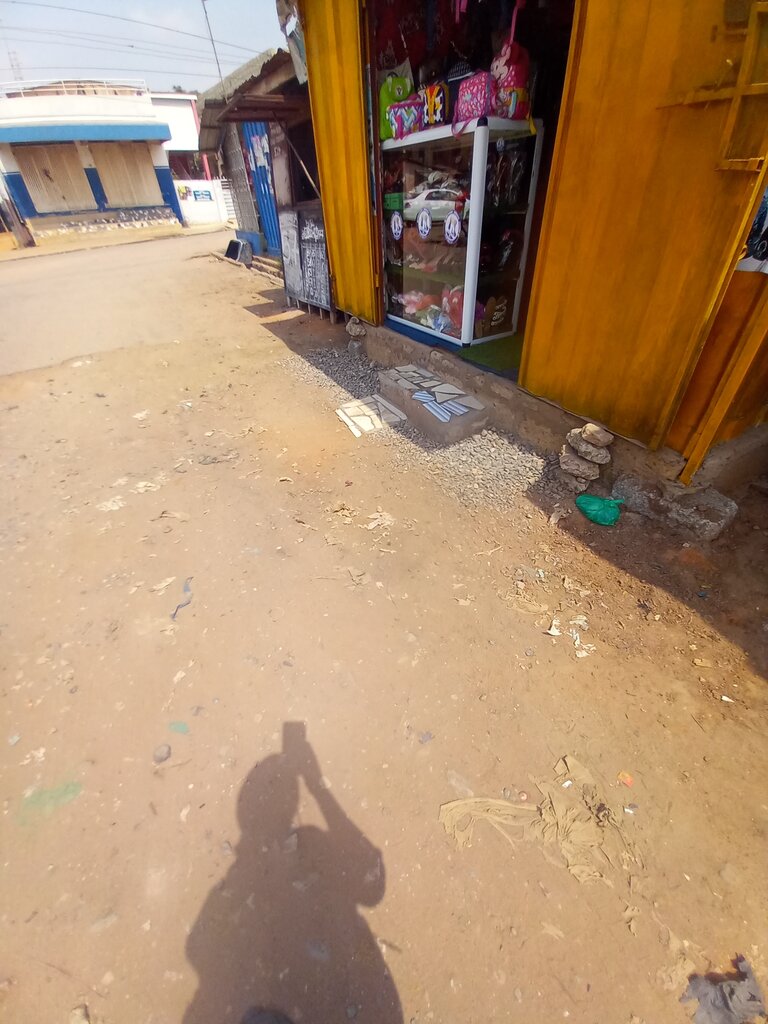 Bags and suitcases store Cynthia's, Accra, photo