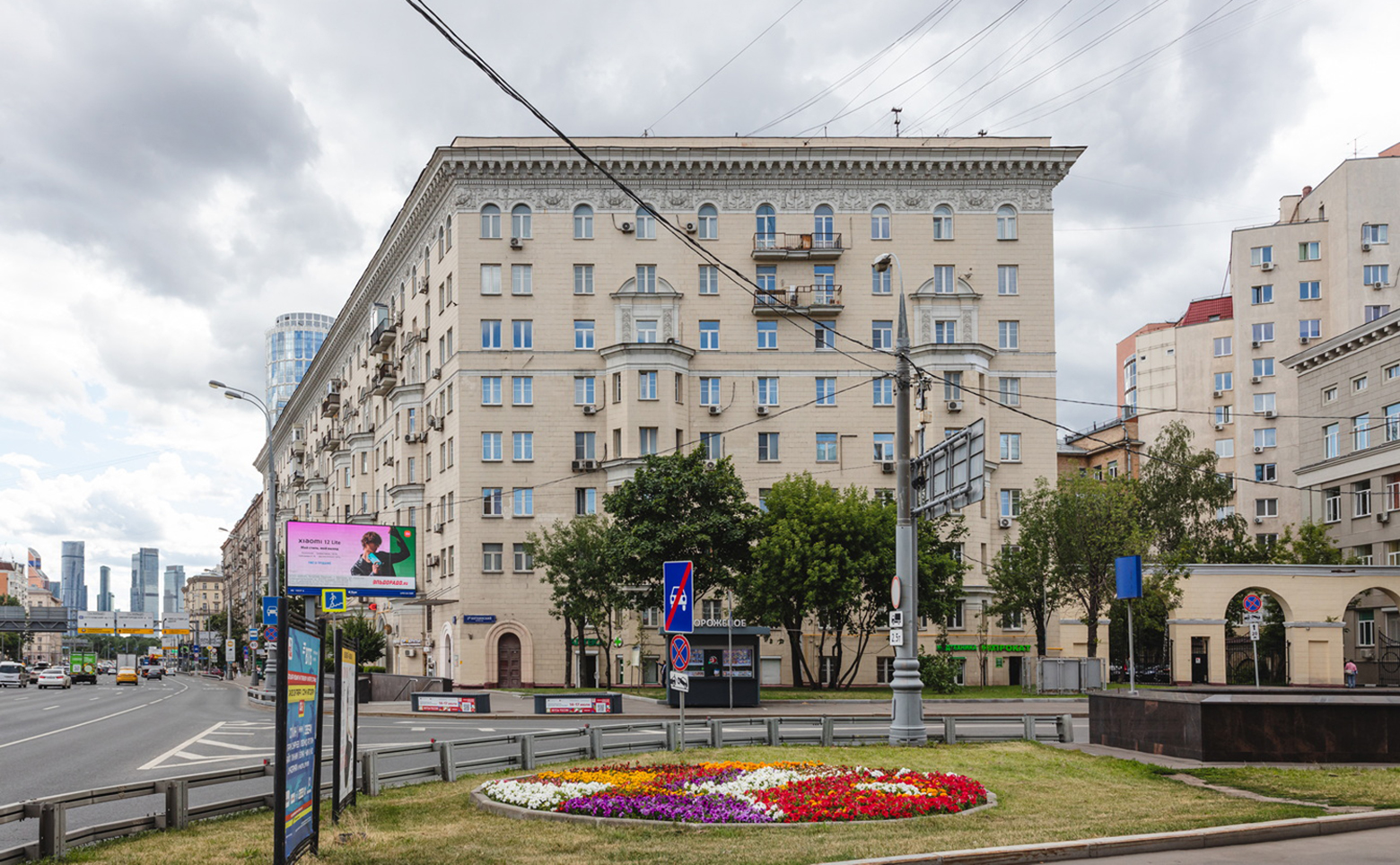 Беговая улица в Москве: лошади и воздушные шары, дома авиаторов и художников и к