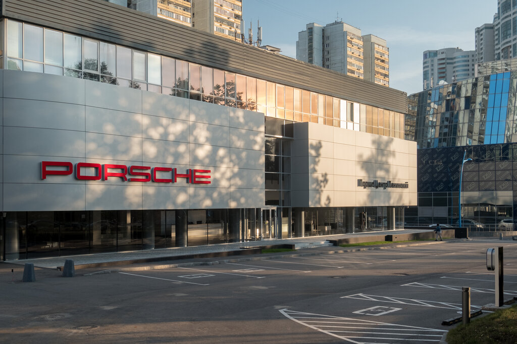 Car dealership Porsche Centr Leninskii, Moscow, photo