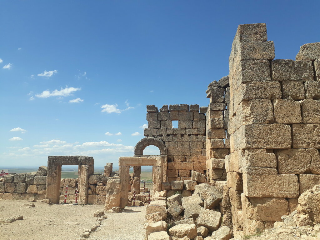 Landmark, attraction Zerzevan Fortress, Cinar, photo