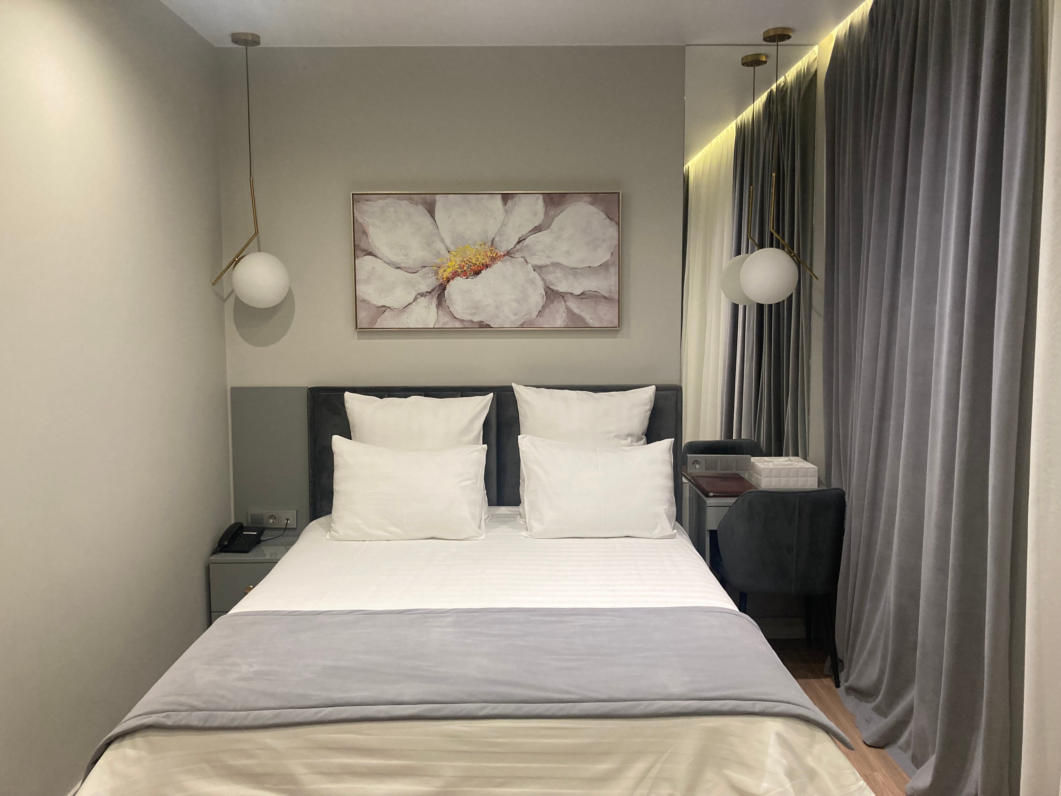 Фото The White Residence