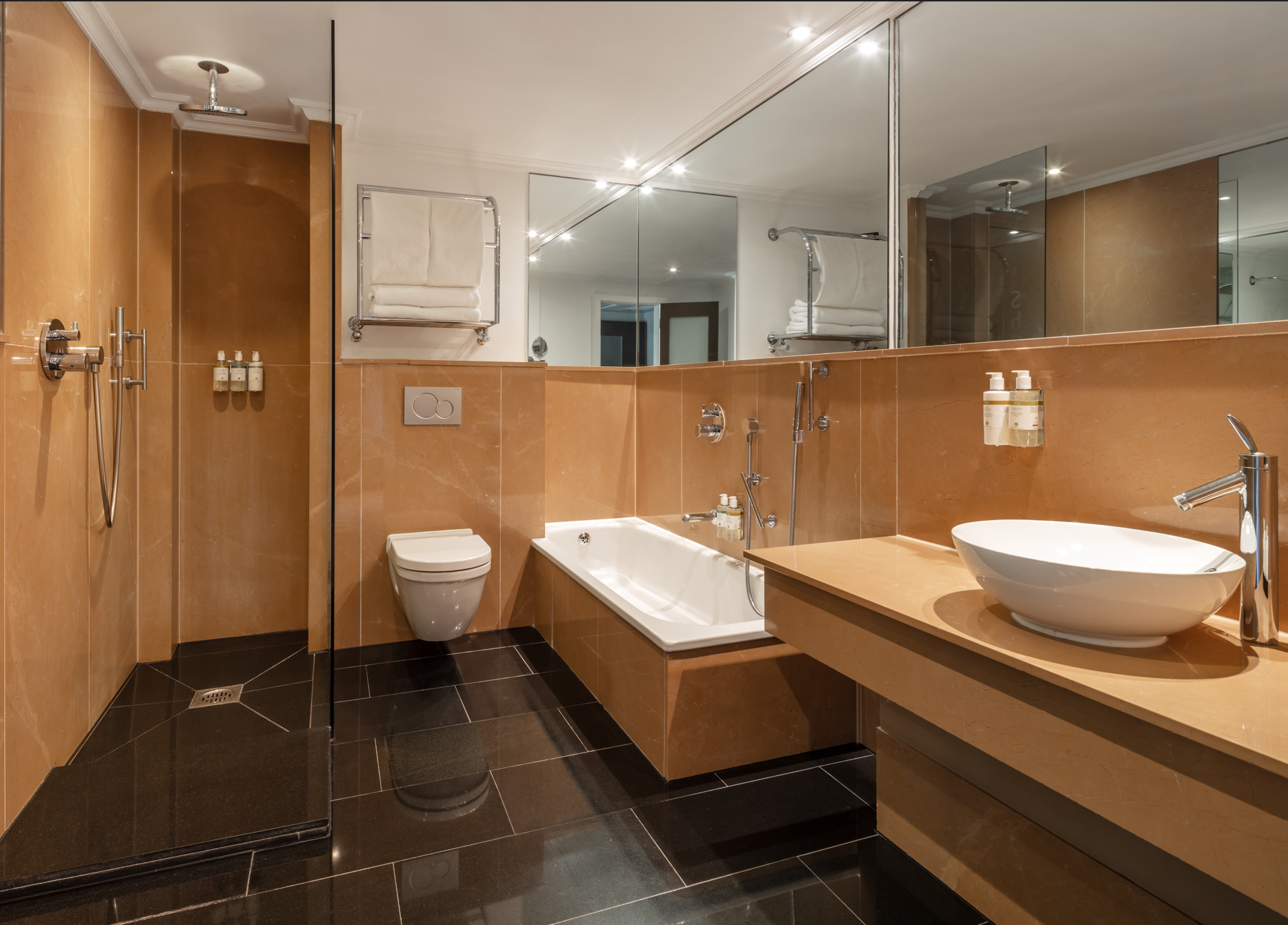 Фото Radisson Blu Edwardian Bloomsbury Street Hotel, London