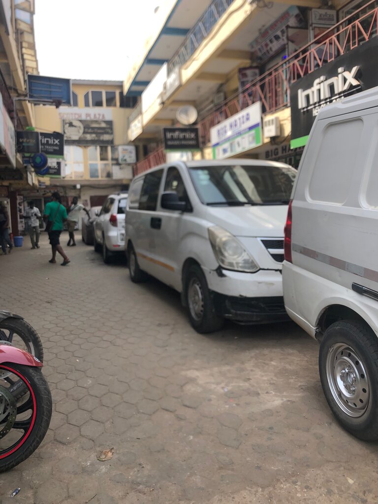 Mobile phone store I Gaddafi Hub, Accra, photo