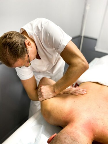 Ересек әйел құлдың әтешін жұлып алады