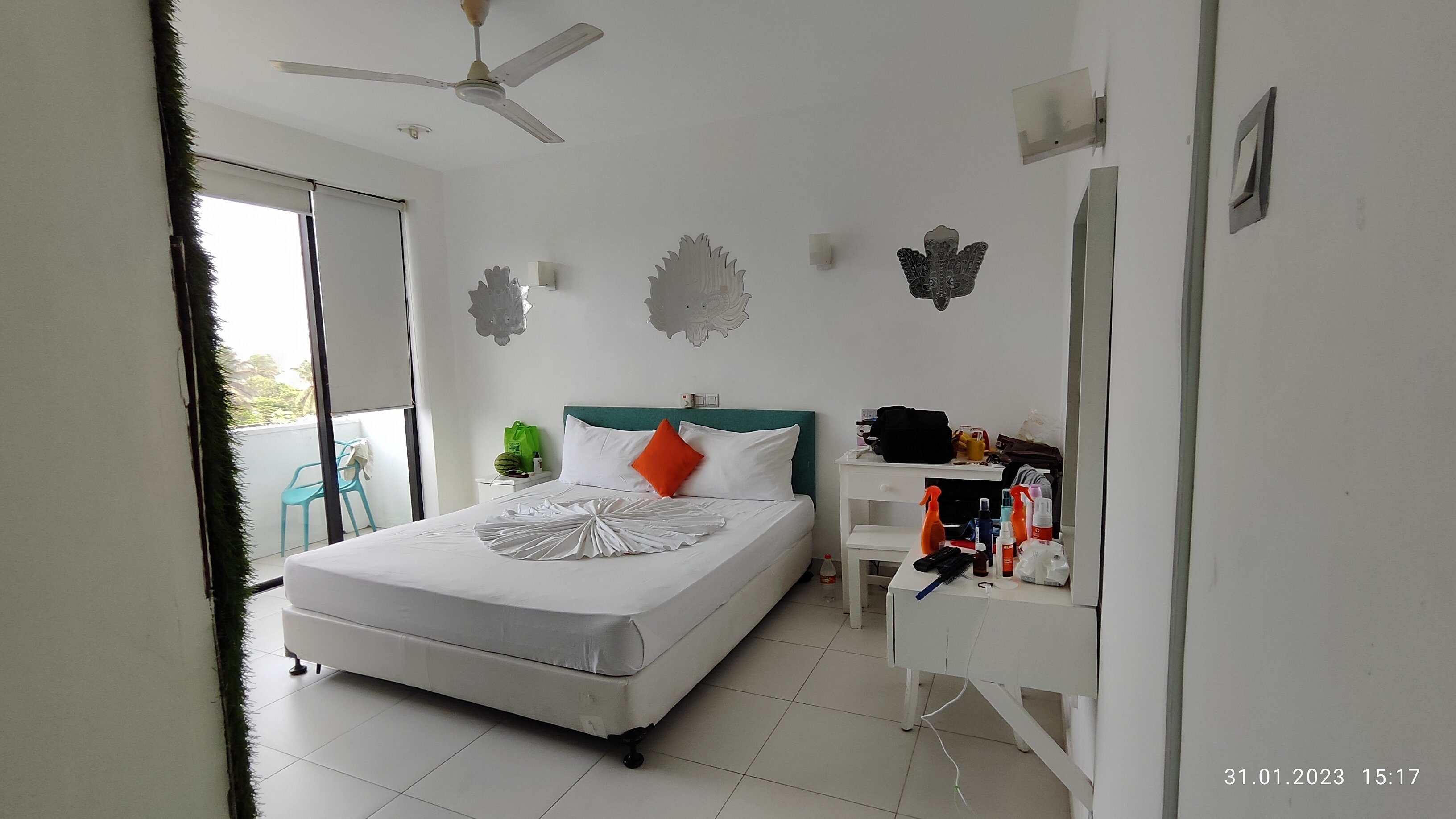 Фото J Ambalangoda