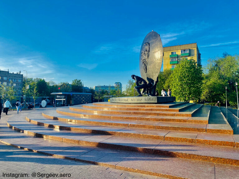 Monument, memorial Monument to Ho Chi Minh, Moscow, photo