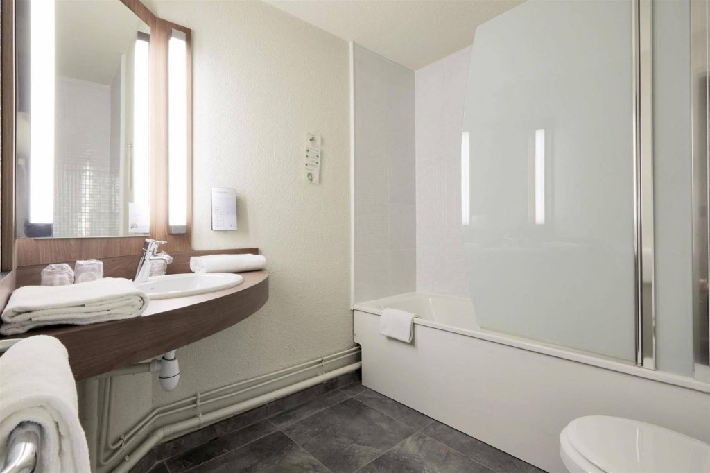 Фото Campanile Lyon Centre Berges du Rhône