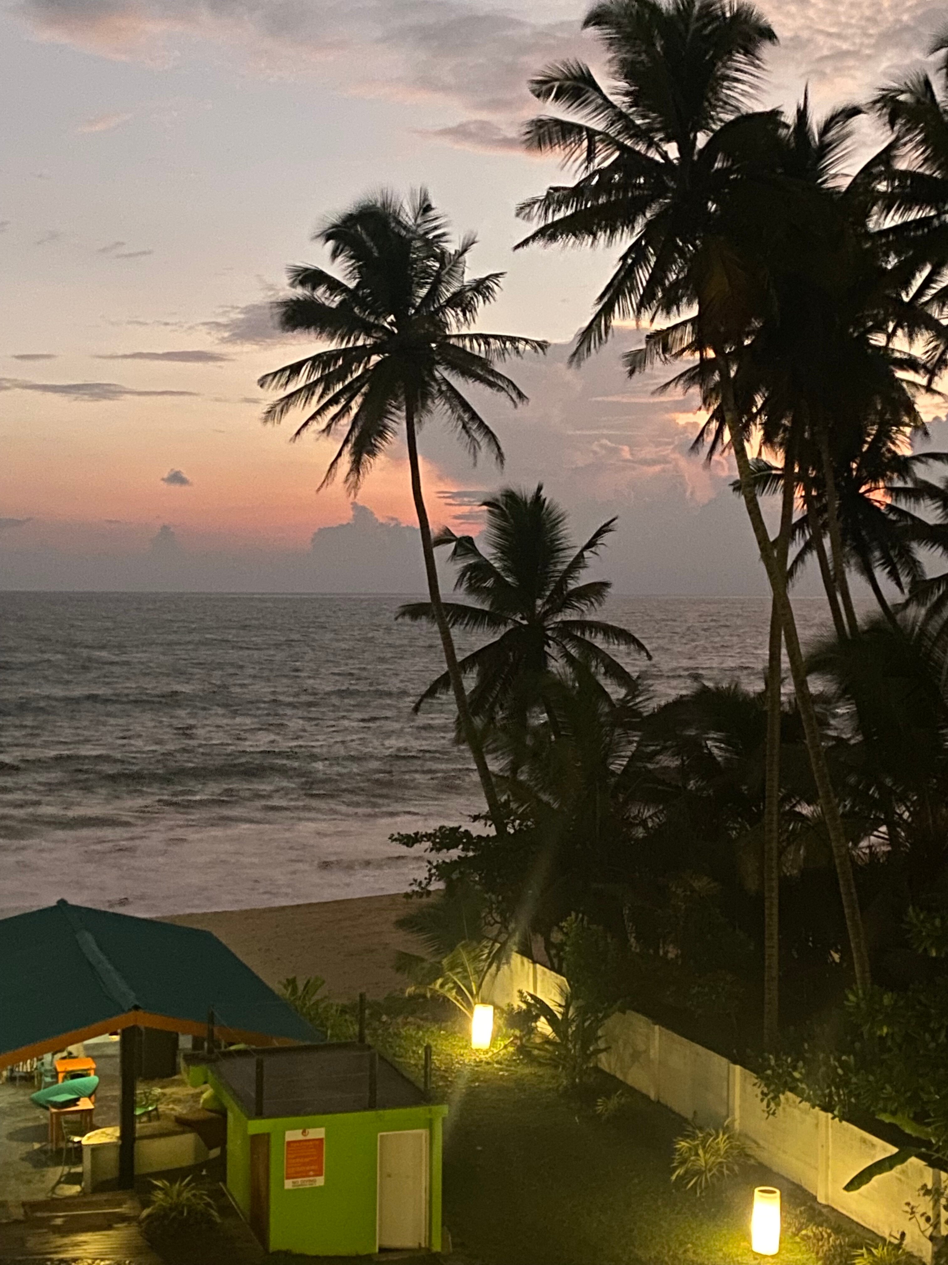 Фото J Ambalangoda