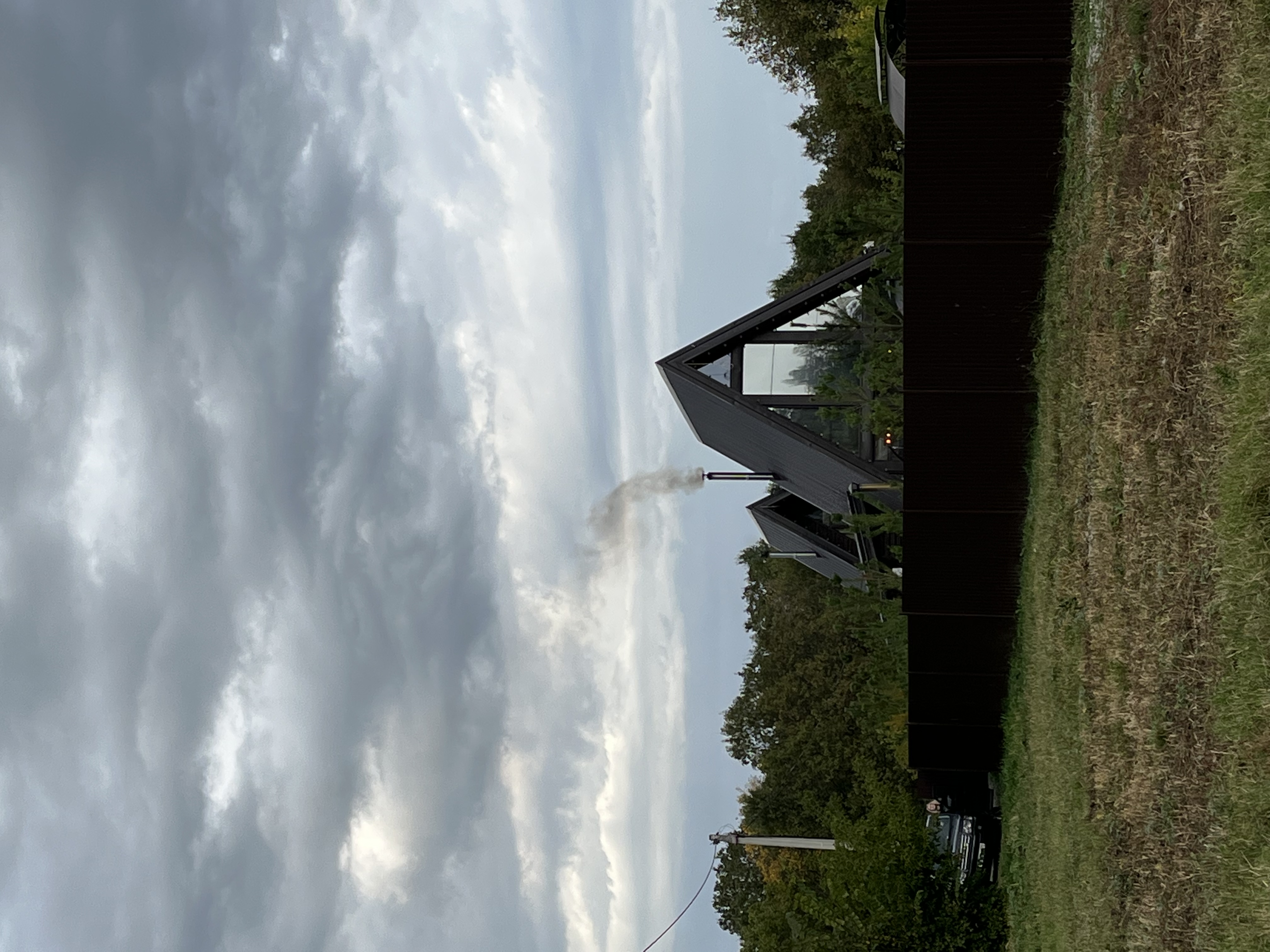 Фото Шалаш у озера