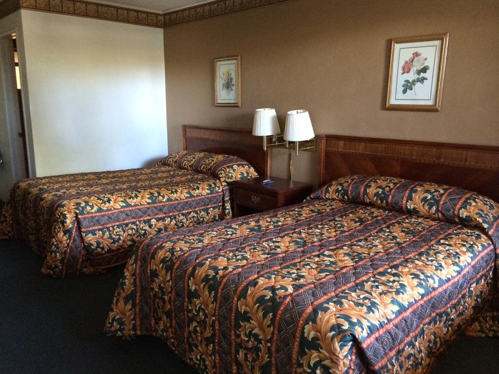 Фото Townhouse Motel