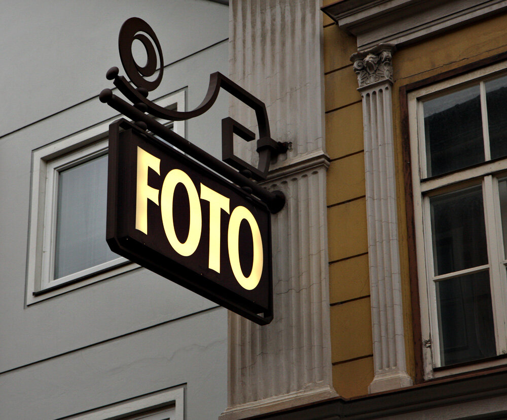 Рекламная вывеска рисунок