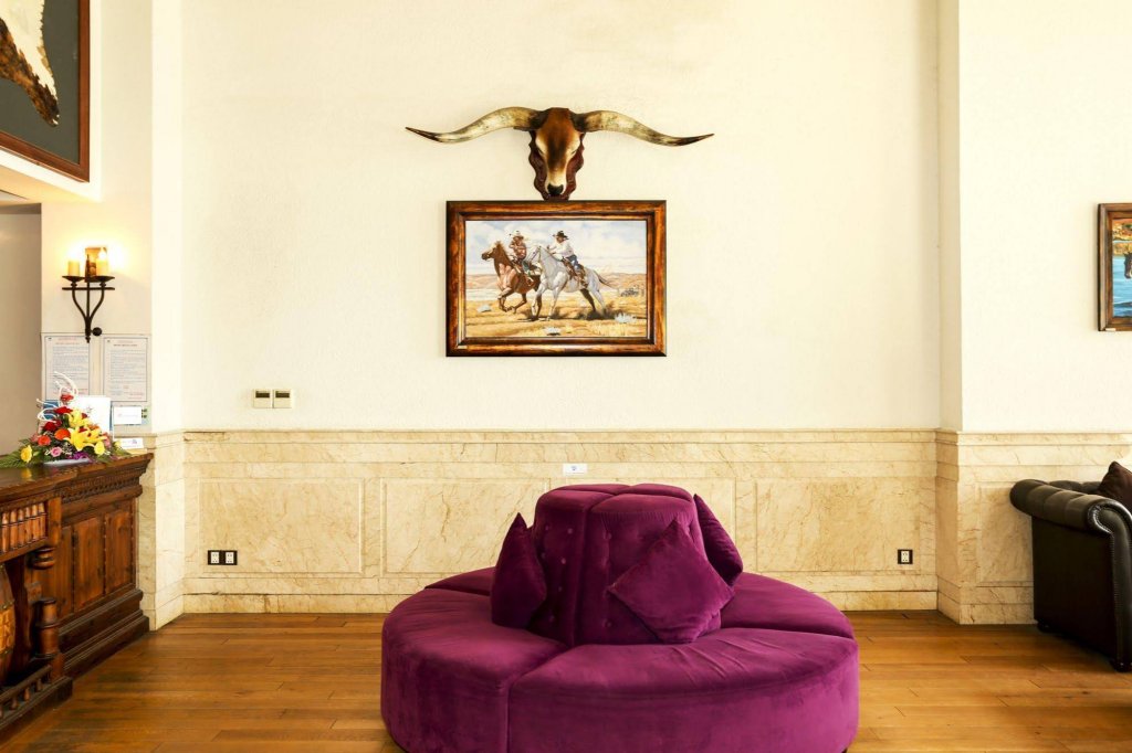 Фото Seventeen Saloon Hotel