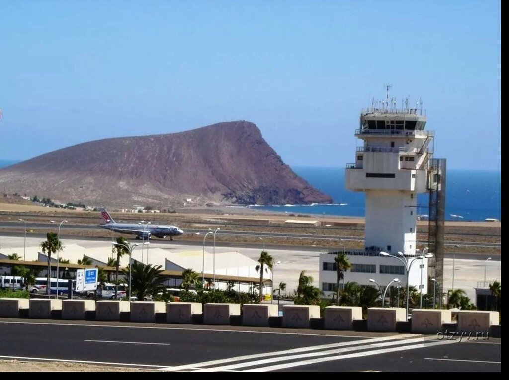 Airport Aeropuerto de Tenerife Sur, Canary Islands, photo