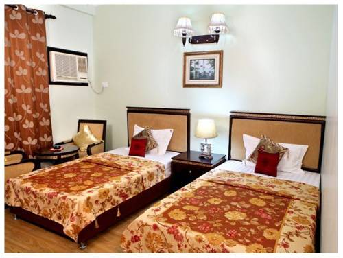 Фото Revels Plum Hotel