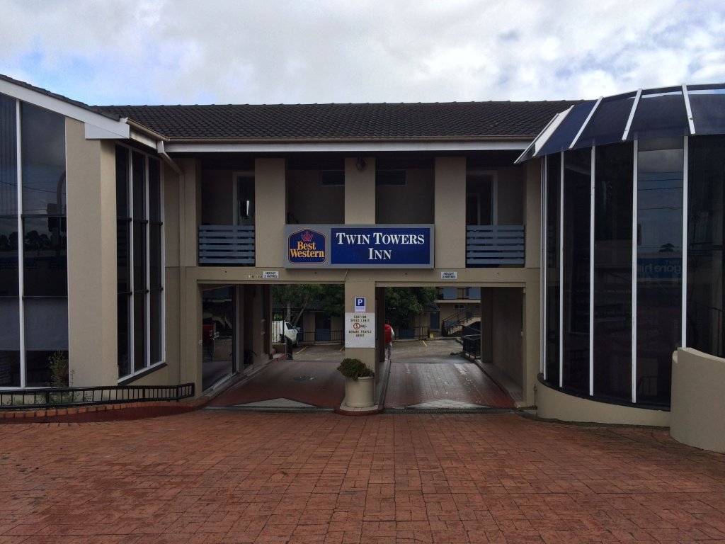 Фото Twin Towers Inn